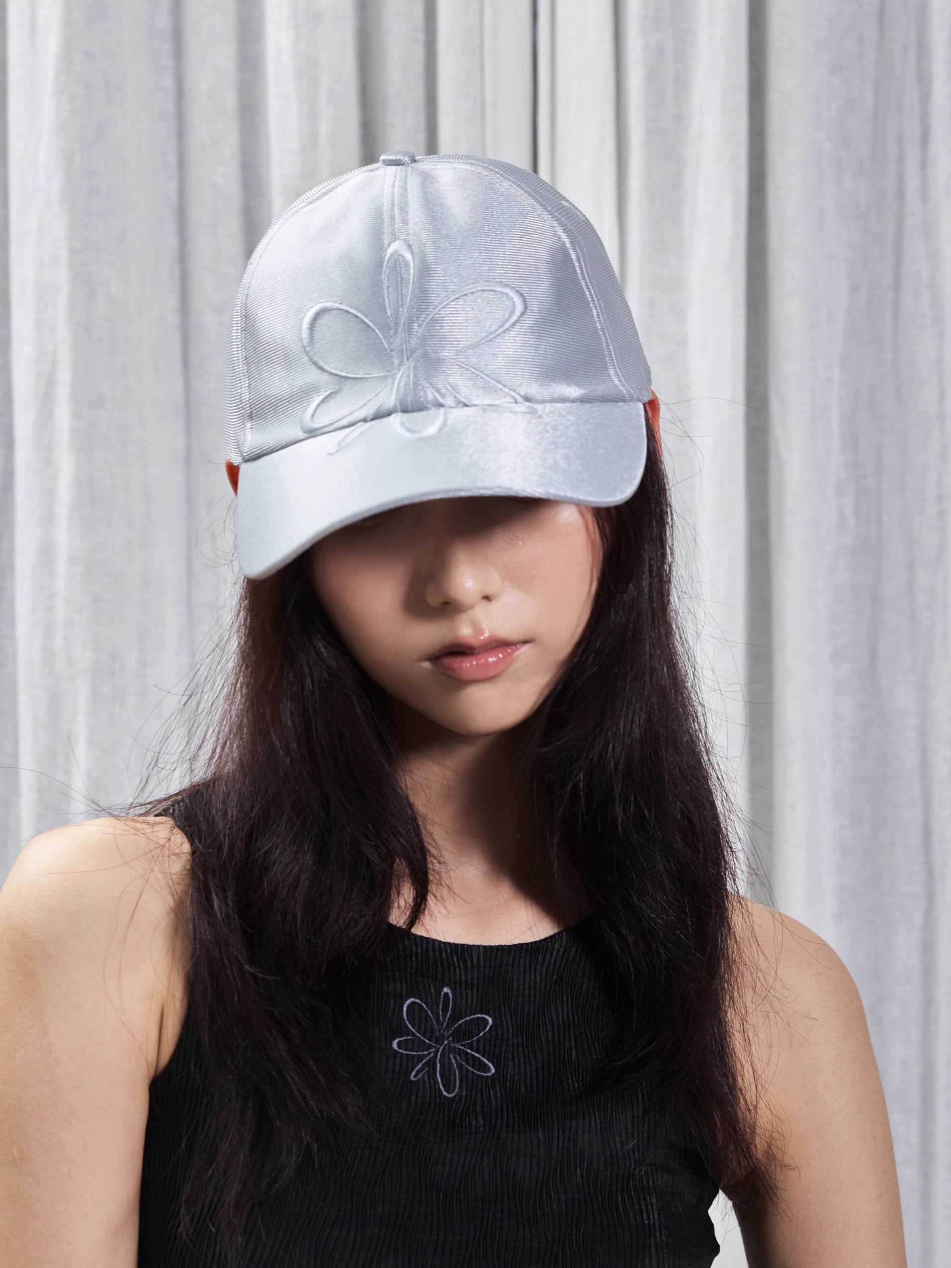 SZIVEM Silver Bloom Cap