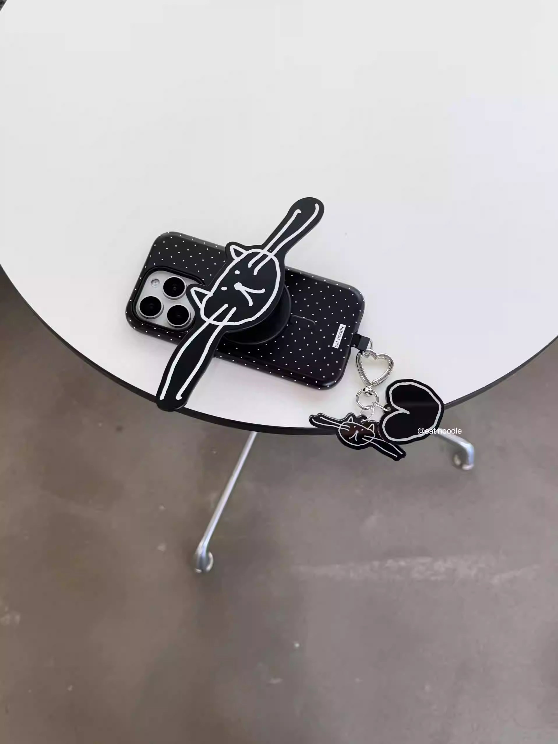 eatnoodle Doodle Cat Magnetic Phone Holder