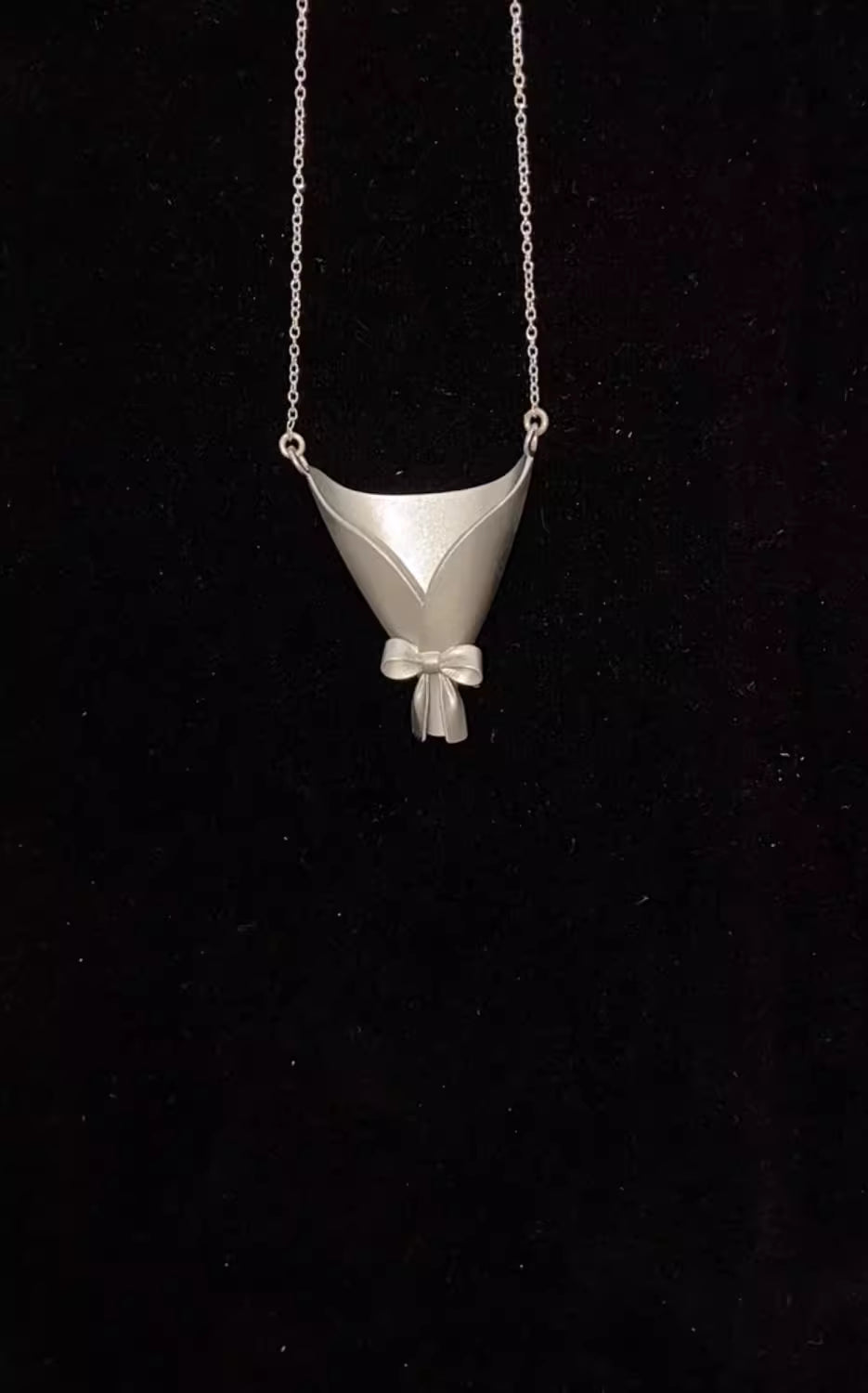 Silver Vase Necklace