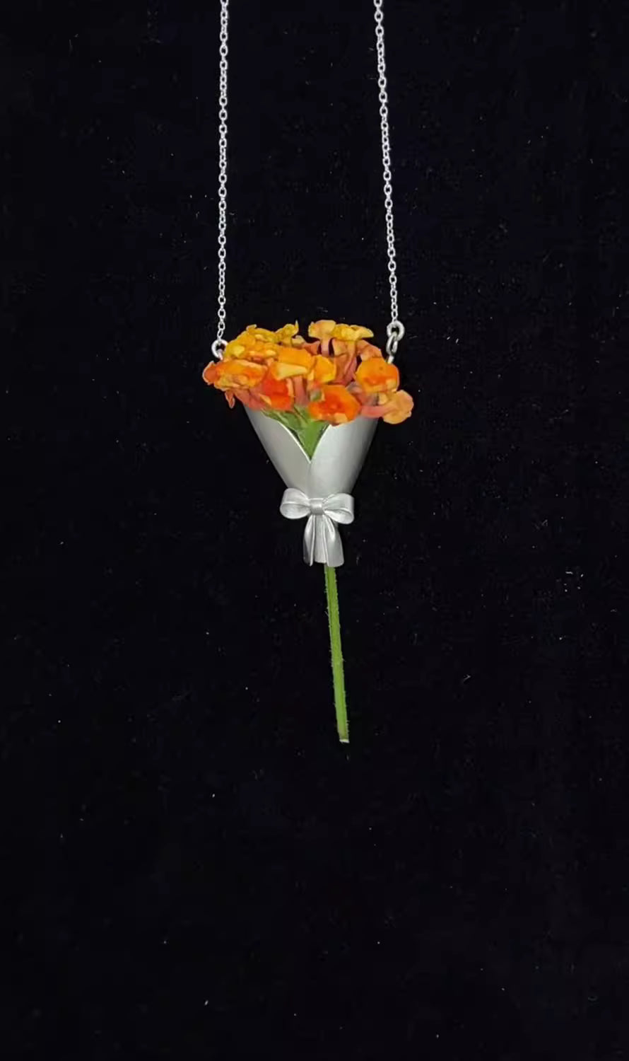 Silver Vase Necklace