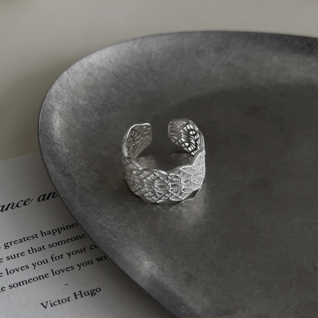 MDWN Lace Crown Ring