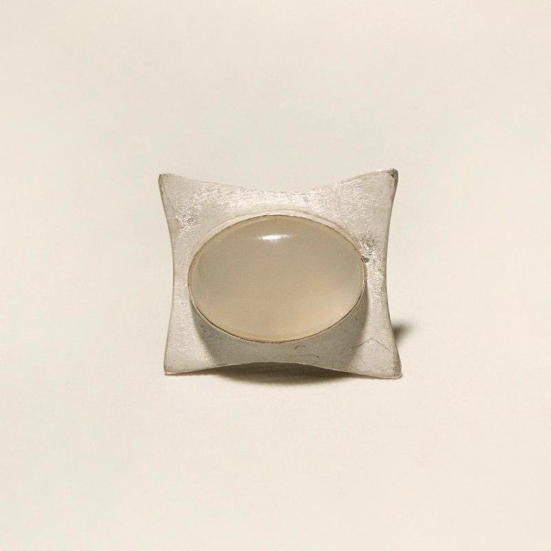 Z-WINDSTORM Sculpted Ivory Band