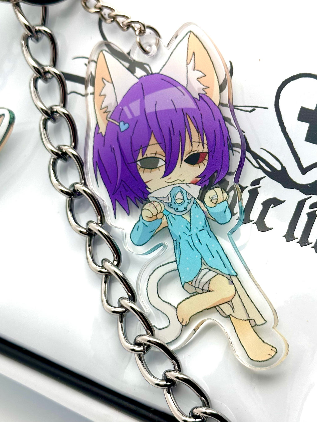 PipooxWarm Crystal Watching You Keychain