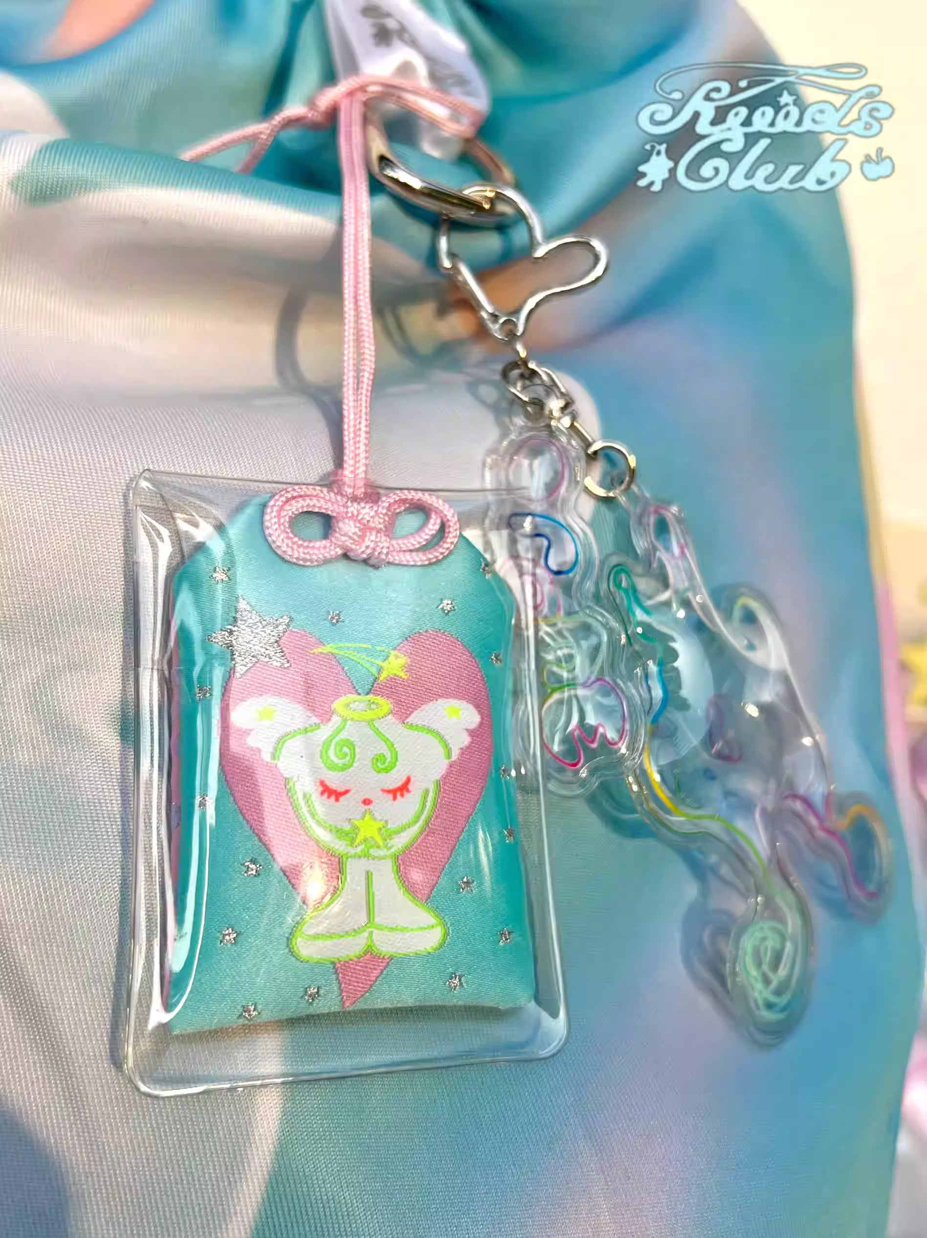 kiiidsclub Best Wishes Glow Angel Amulet – Vanilla Scented Charm