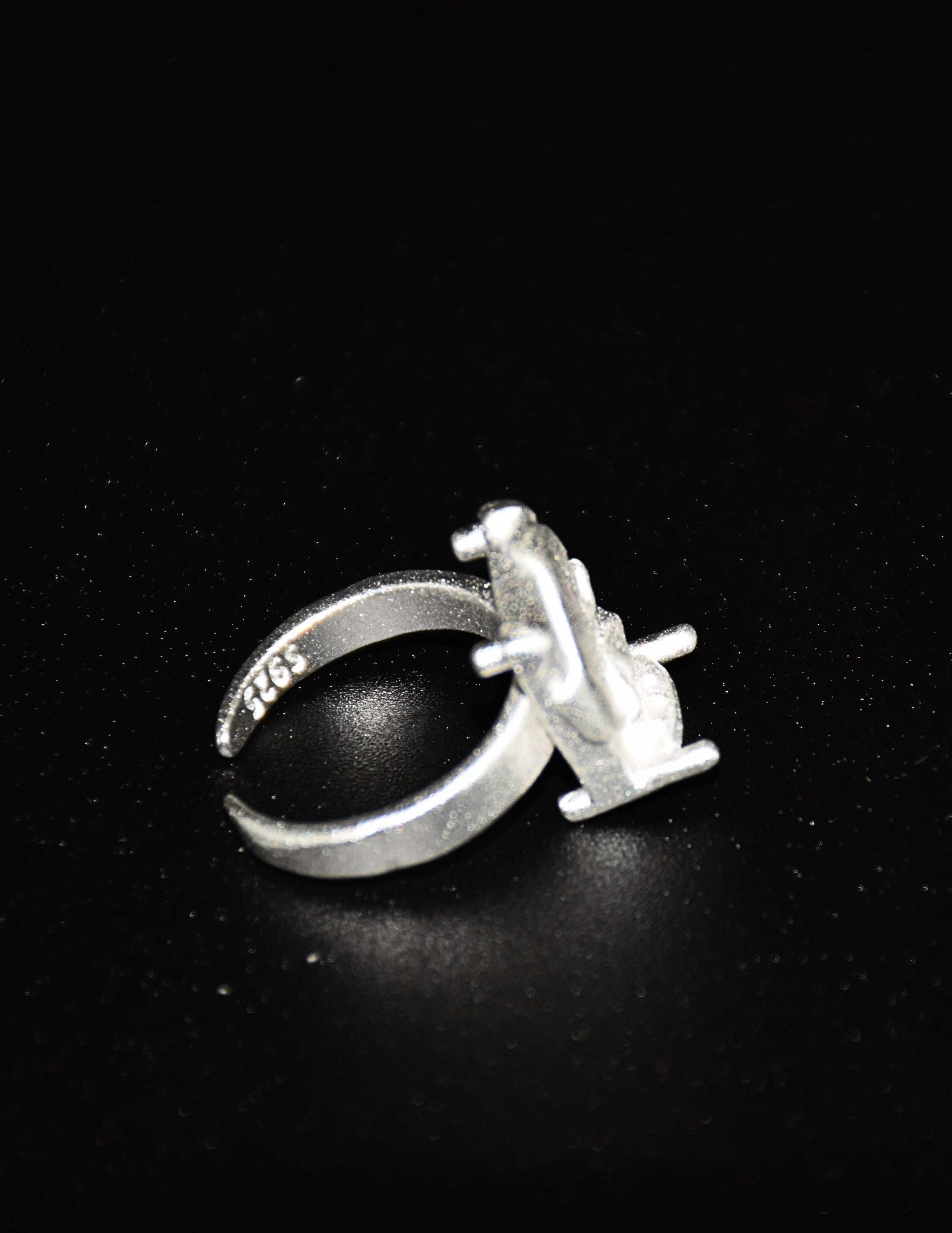 NARROWKIKI Bad World, Good Bed Ring