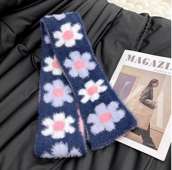 Snowy Daisy Knit Scarf