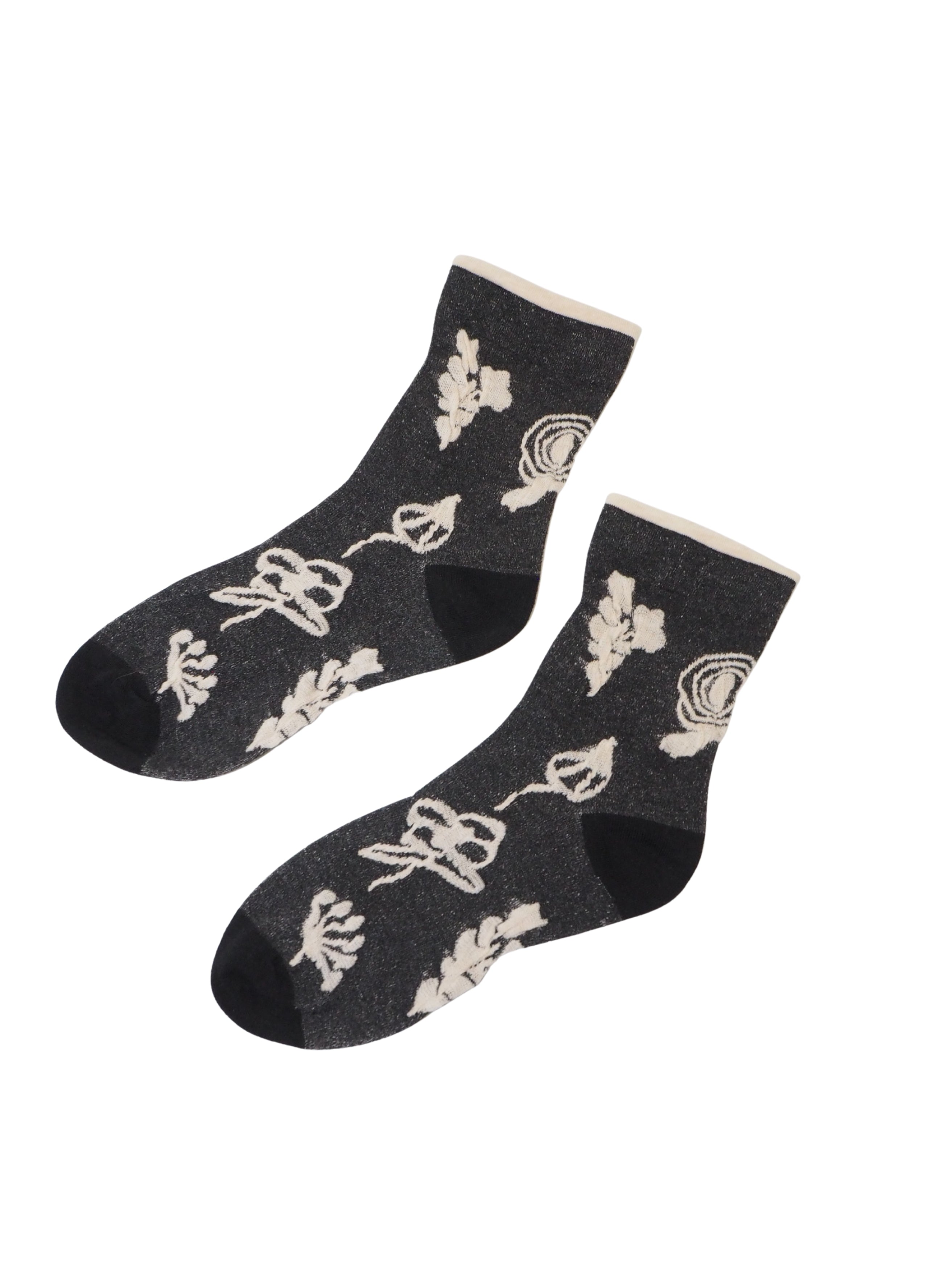 Floral Embroidered Mid-Calf Socks – Black