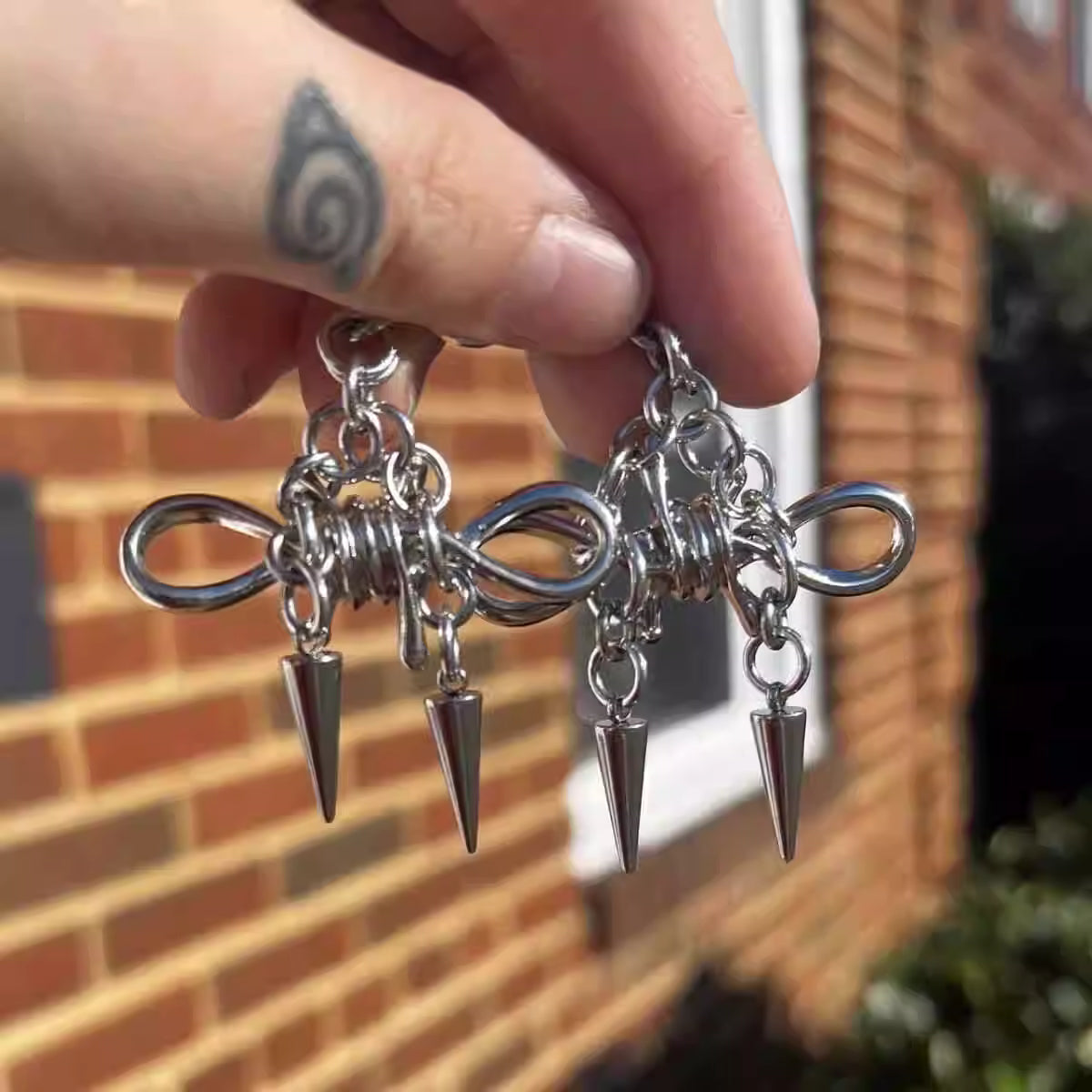 nunustudio Bow Spike Earrings