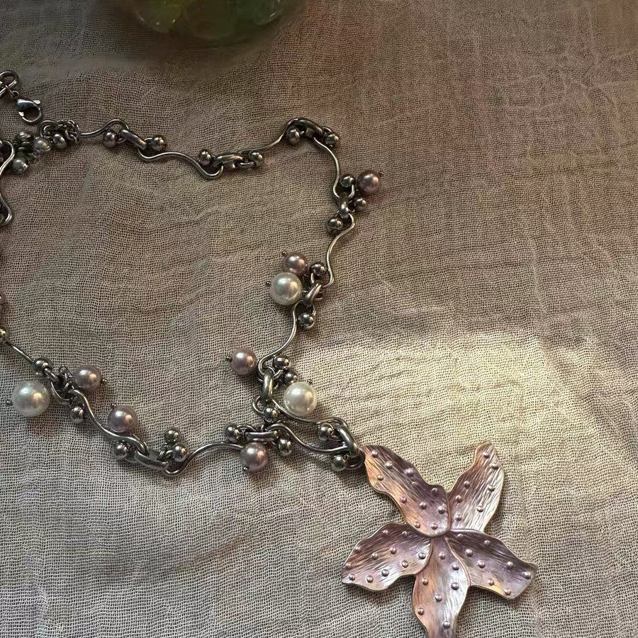 ALONEMOON Star Petal Necklace