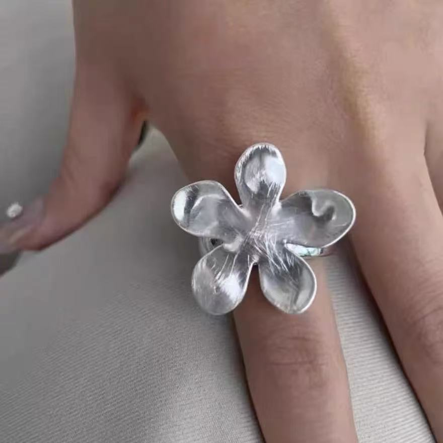 Bold Flora Ring