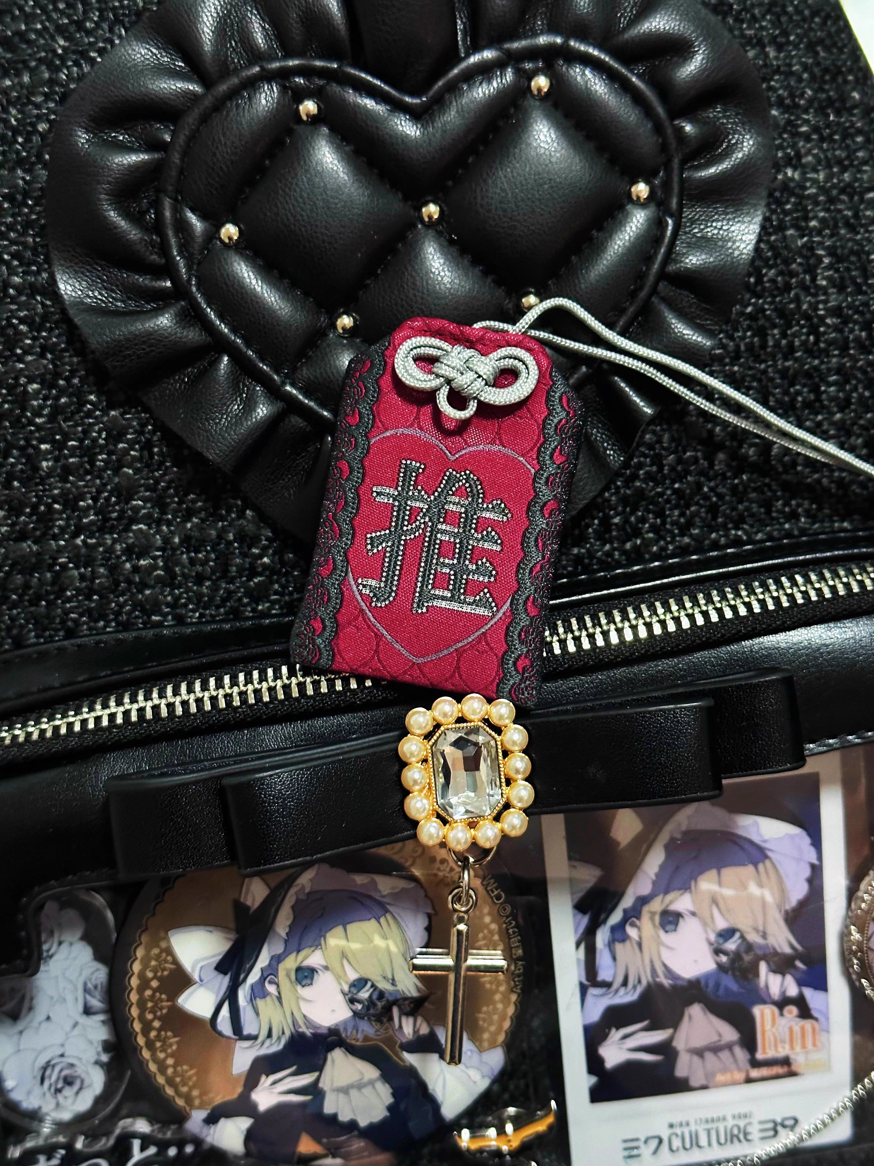 pipoo Oshi Amulet