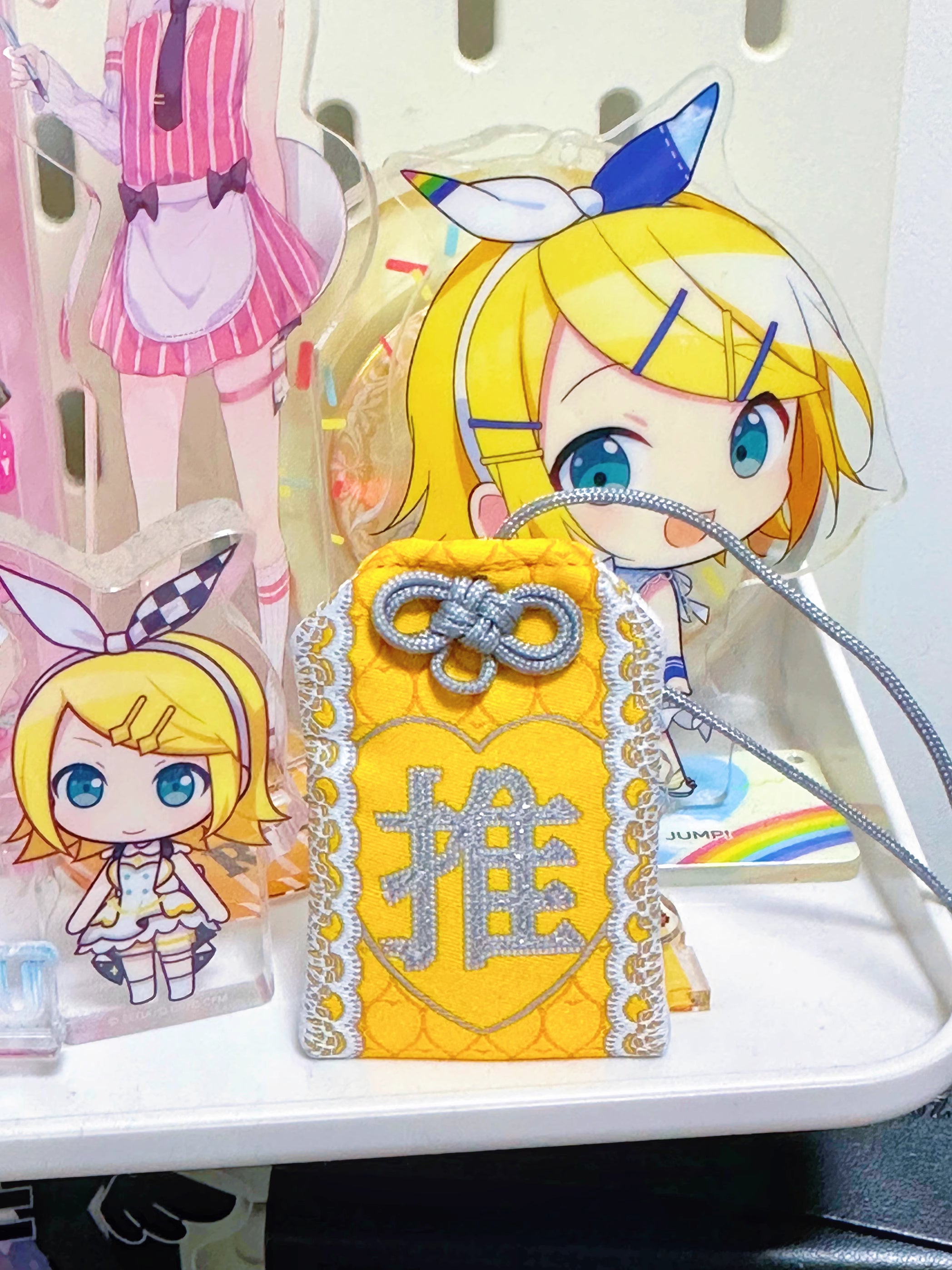 pipoo Oshi Amulet
