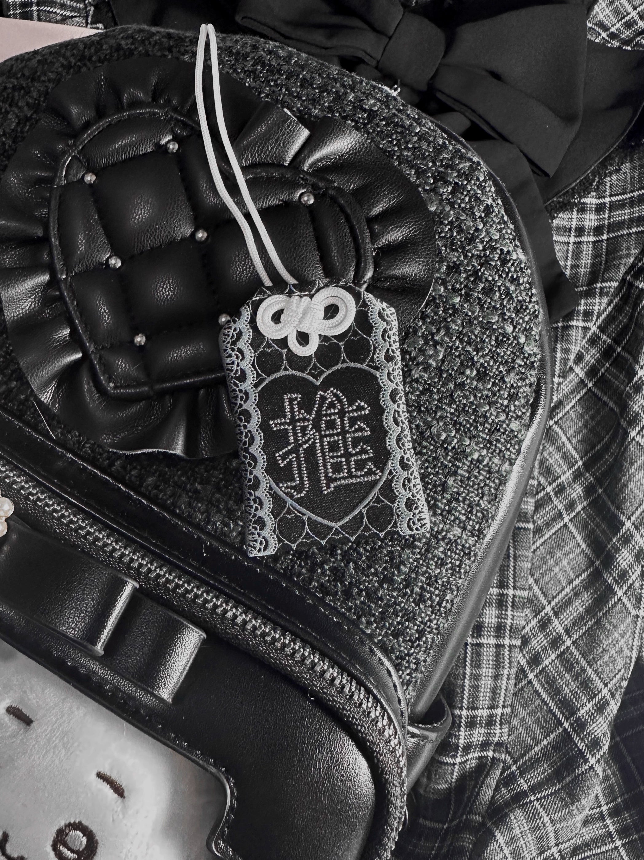 pipoo Oshi Amulet